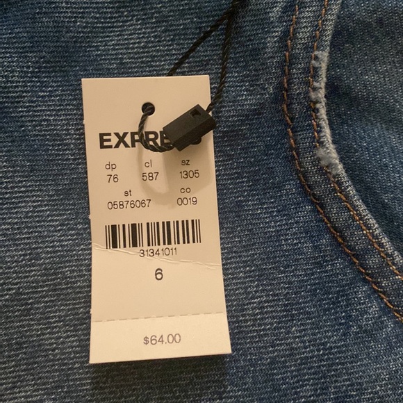 EXPRESS Curvy Mid Rise Button Fly Boyfriend Jean Shorts - Picture 6 of 7